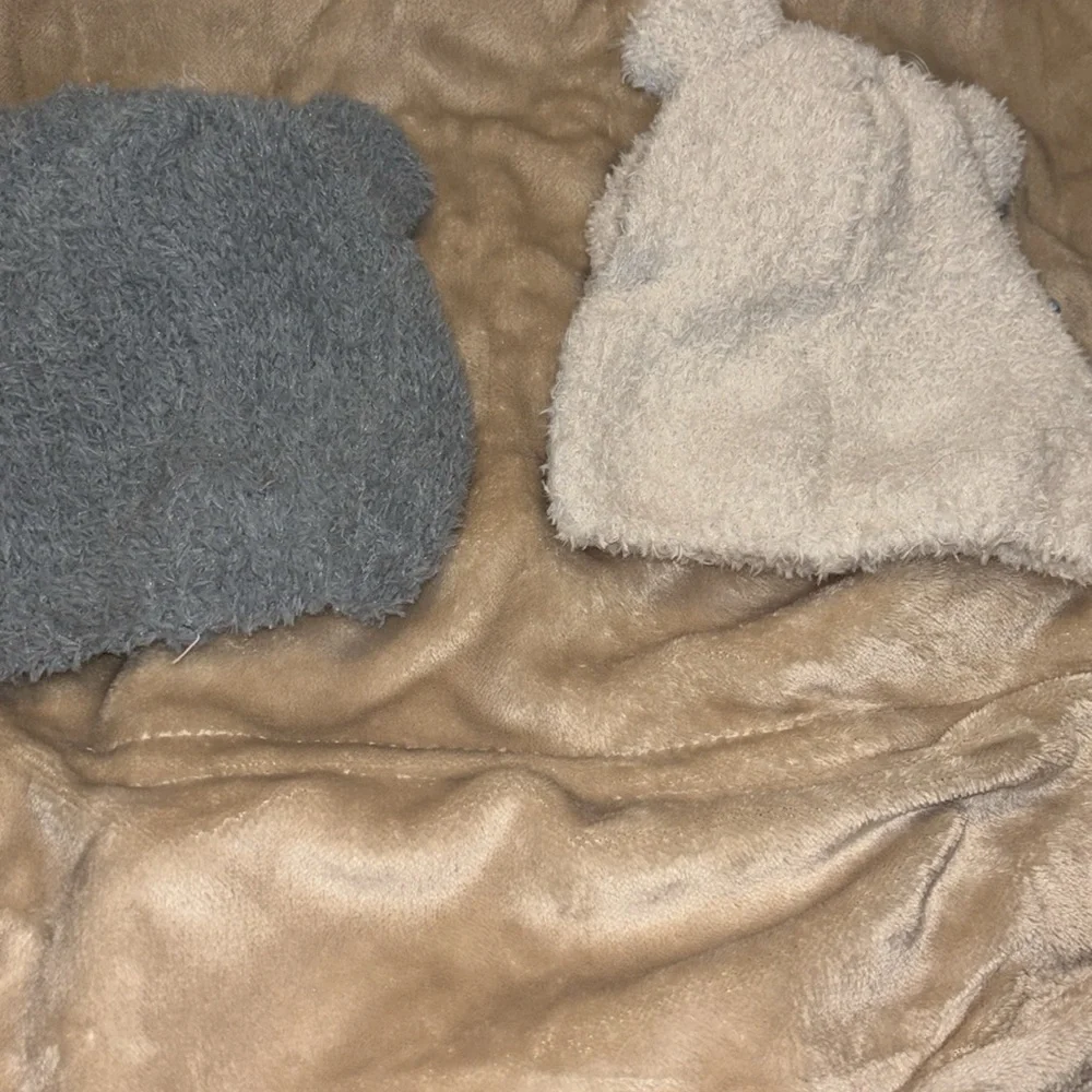 Bunny and Kitten beanie & mittens. Cream bunny, gray kitty Fingerless mittens
